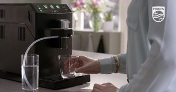 Jak na denní čištění automatického napěňovače mléka | Philips