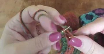 Škola pletení – dokončení oboustranného nákrčníku