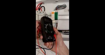 Jak rozeznat DC polaritu u FVE odpínače / odpojovače pomocí multimetru (Elektrika pro začátečníky)