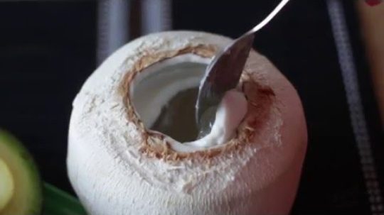 Kokosové želé v kokosu