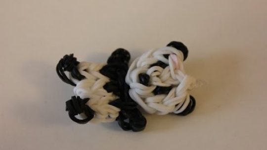 Náramky z gumiček – PANDA
