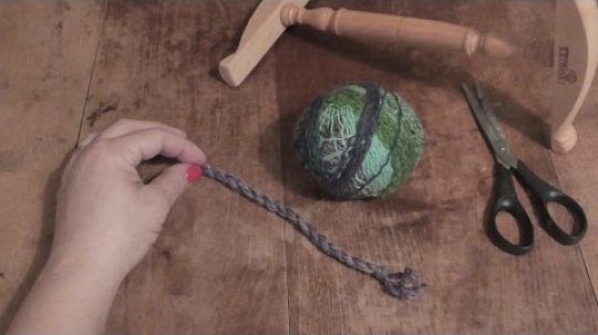 Škola pletení a háčkování – kroucená šňůrka k čepicím