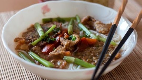 Vietnamská kapří polévka Bún Cá