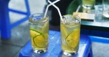 Letní vietnamský zelený čaj s citronem (Trà chanh)